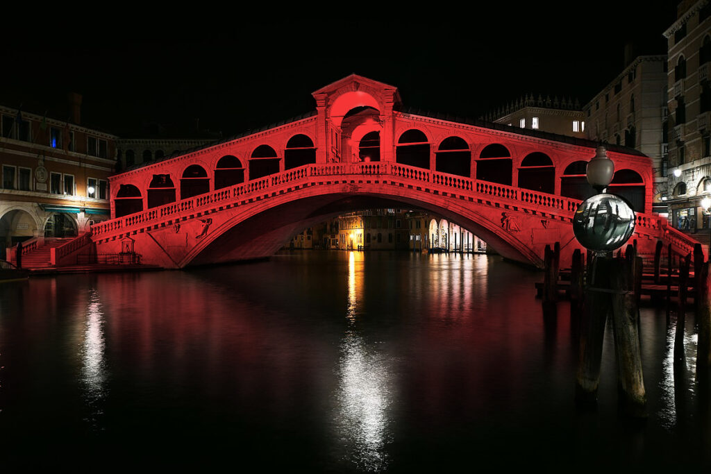 Rialtobrücke, Venedig Red Wednesday