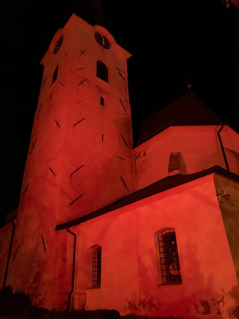 Kirche Lassee Red Wednesday