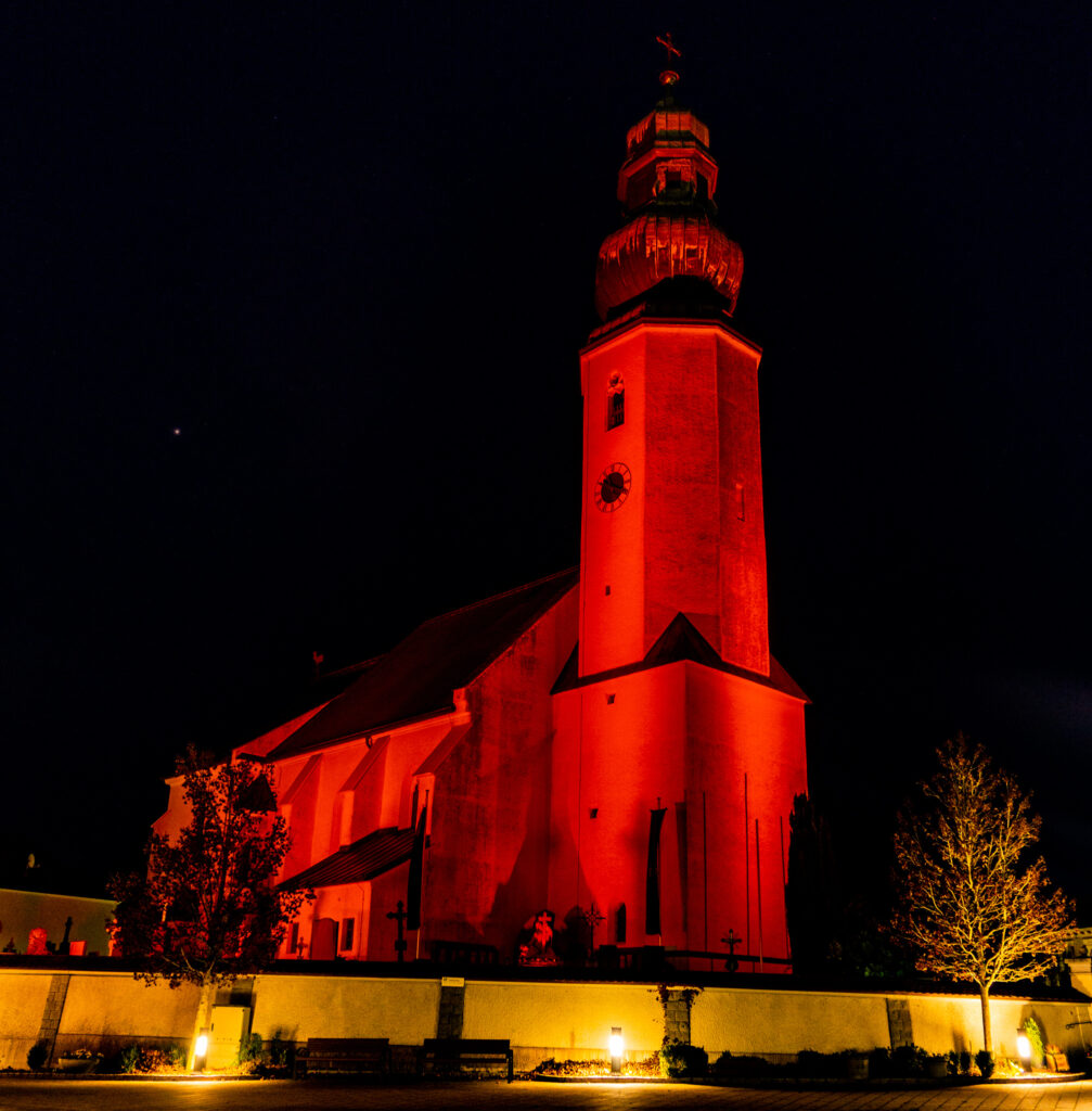 Kirche Wolfsbach Red Wednesday