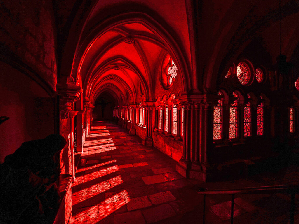 Stift Heiligenkreuz Kreuzgang Red Wednesday